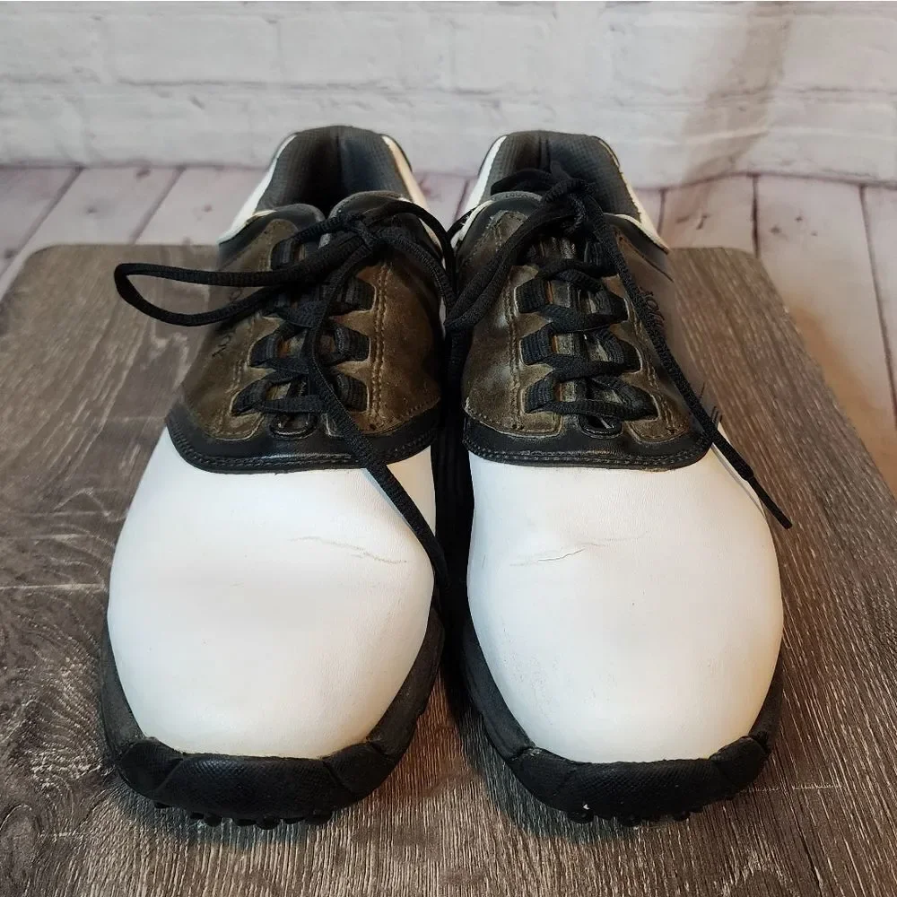 Men's FootJoy golf shoes, size 9.5
